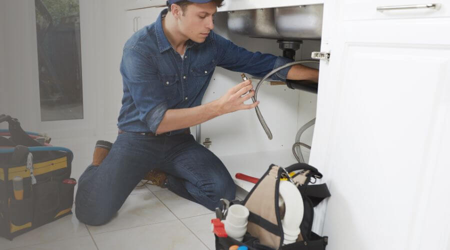 Professional clogged toilet repair in Crowheart, WY