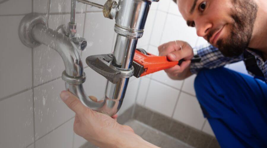 Toilet maintenance in Crowheart, WY